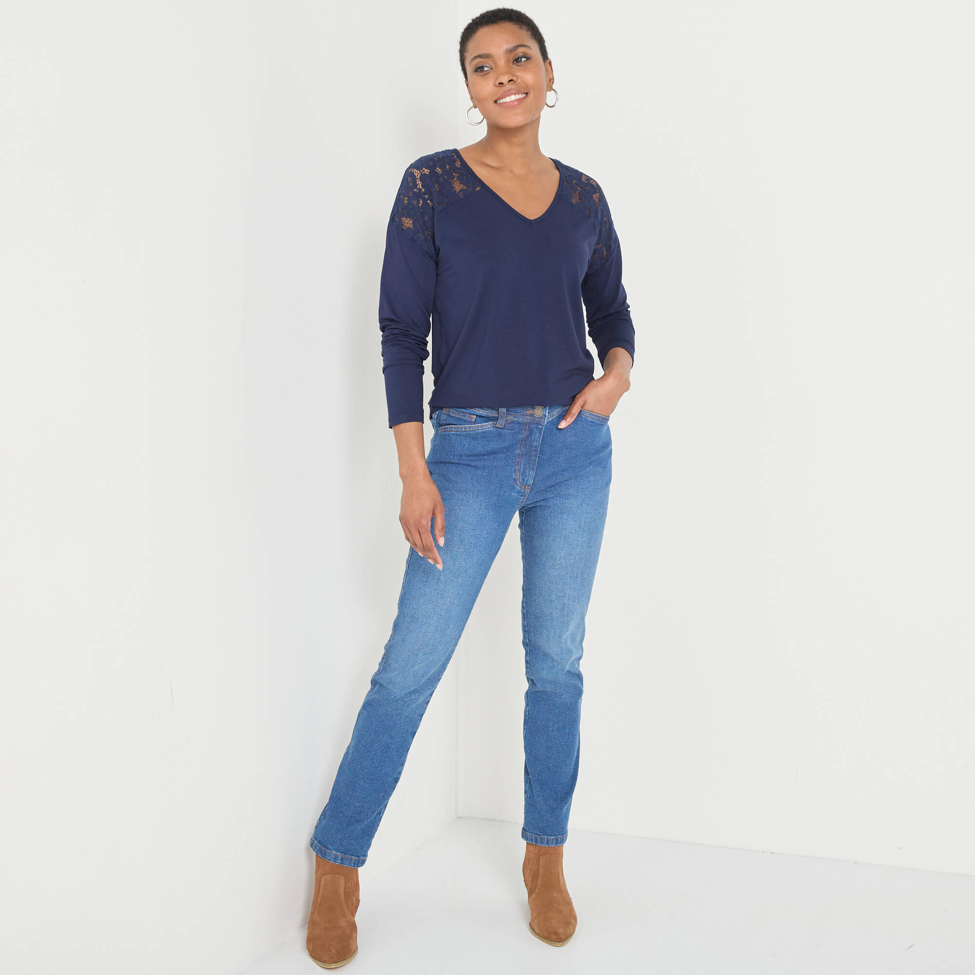 T-shirt col V manches longues dentelle