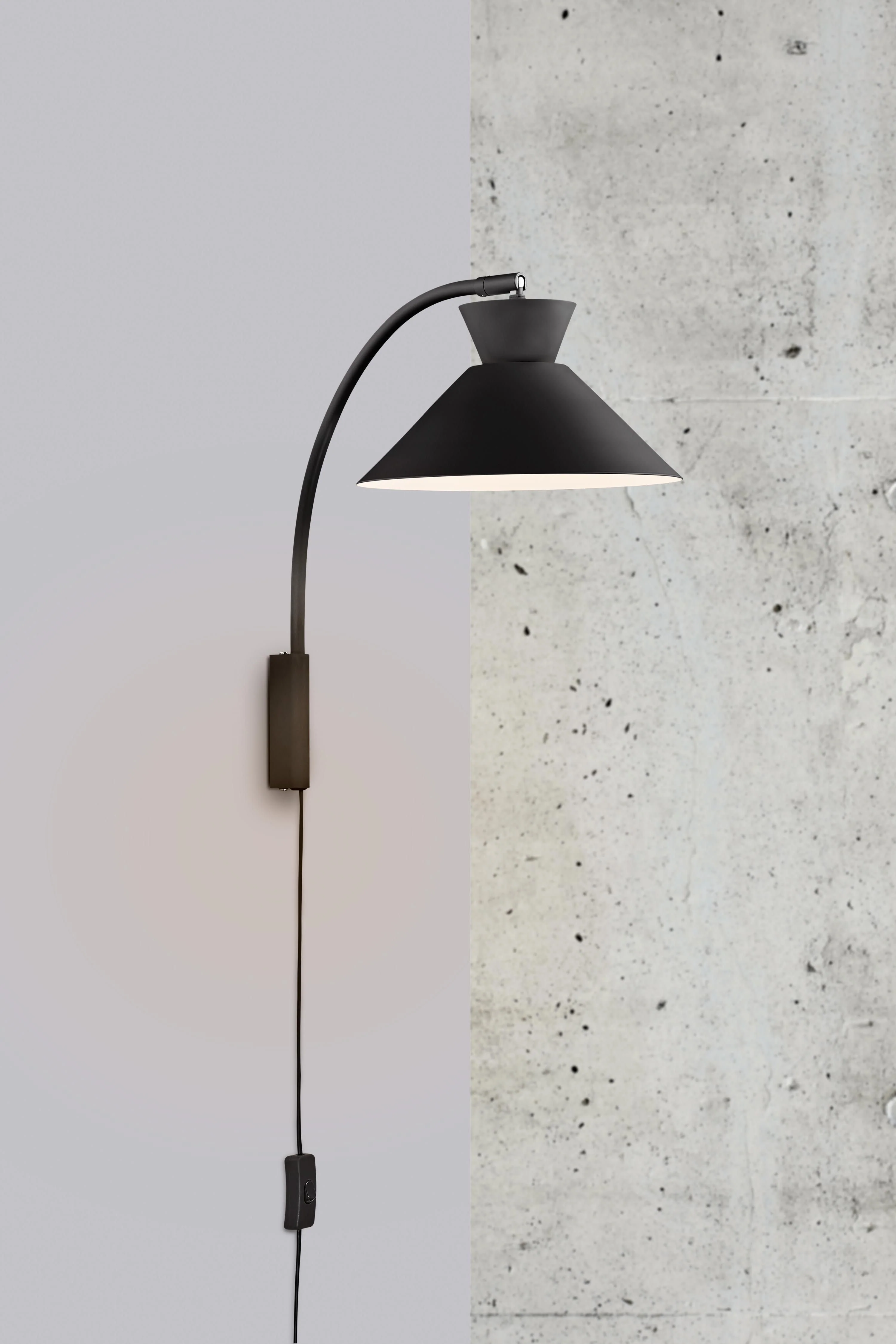 Wandleuchte Dial mit Stecker