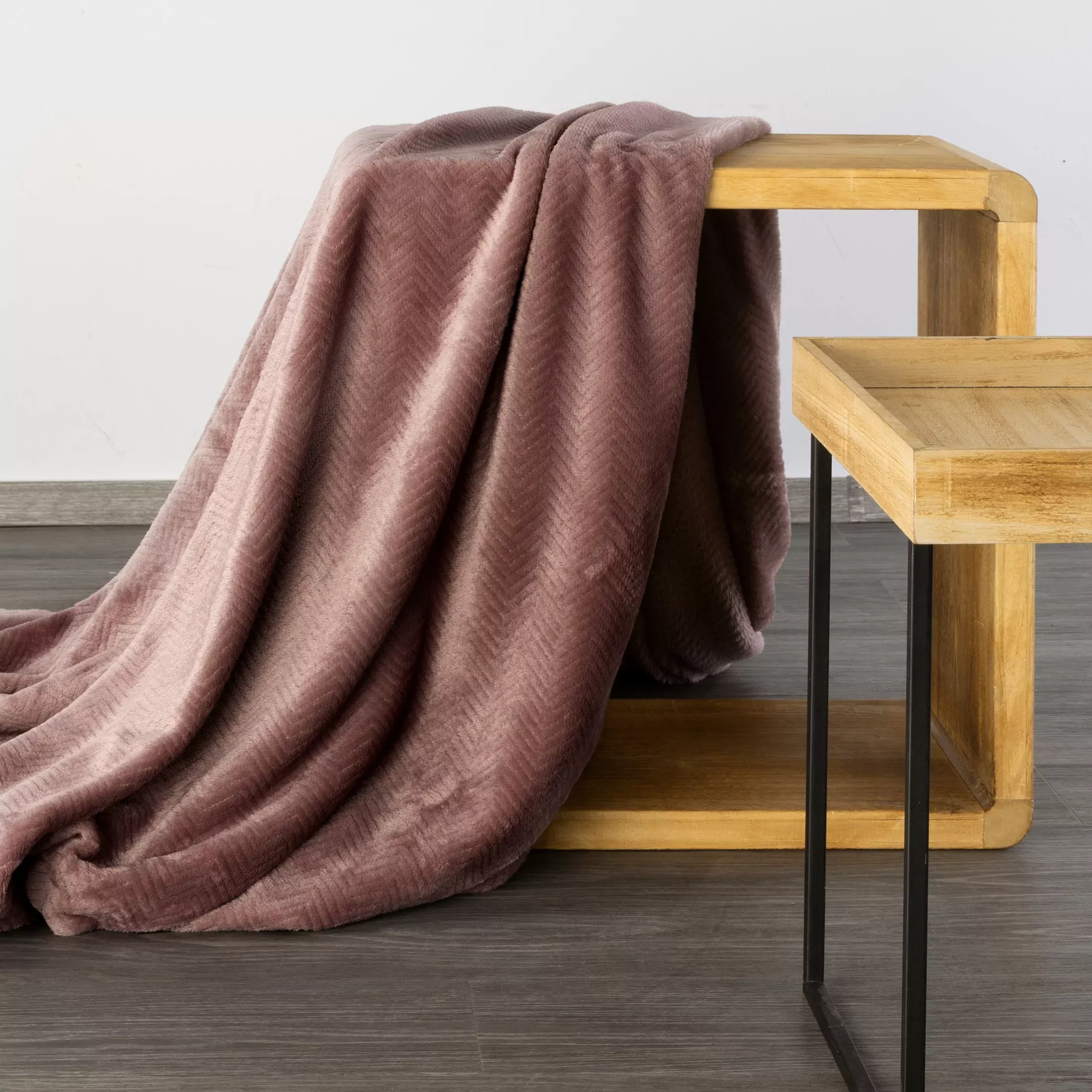 Koc 200x220 cm ceglasty miękki w dotyku z wytłaczanym wzorem jodełki CINDY 5 Design 91
