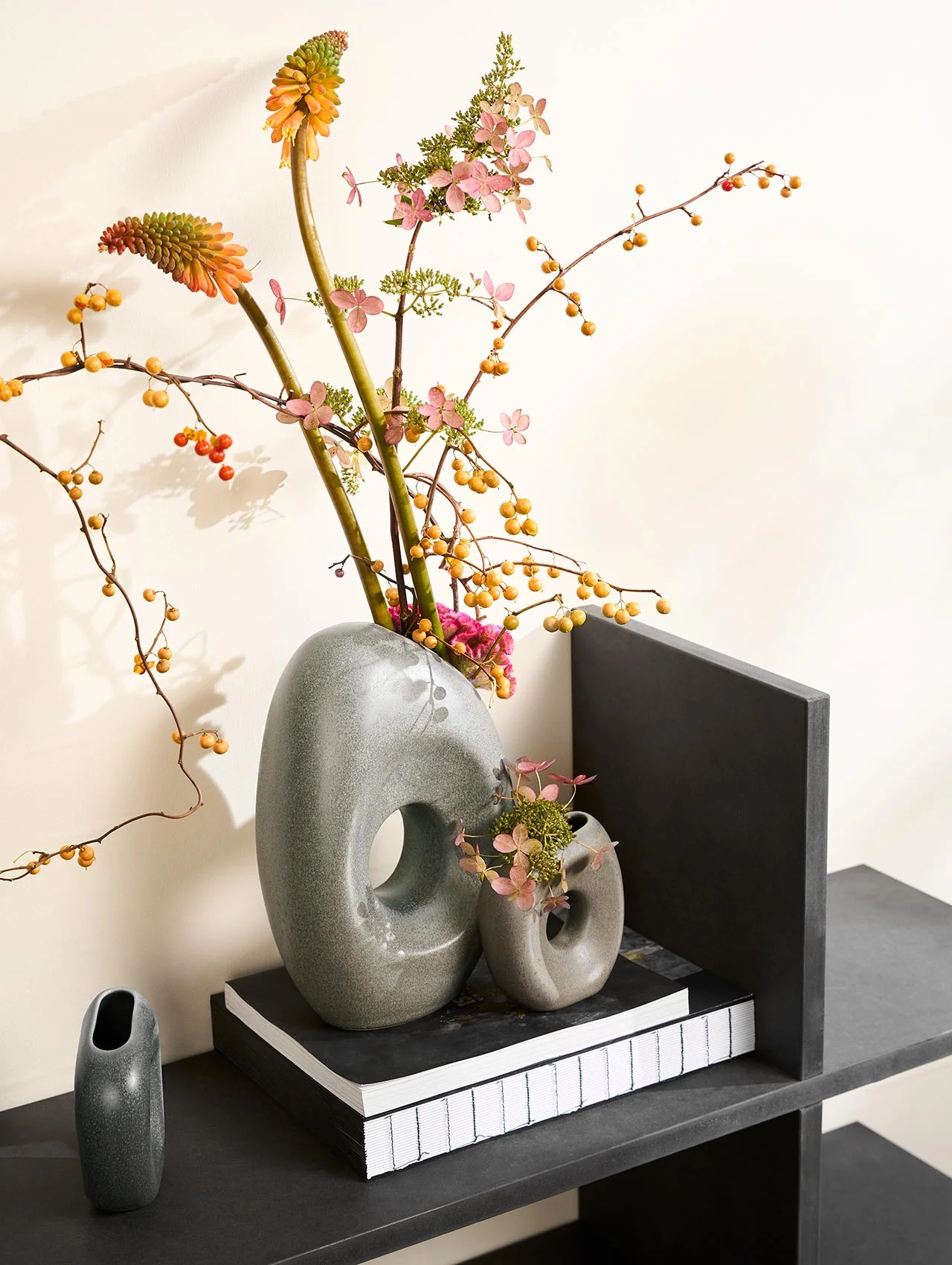vase, peanut