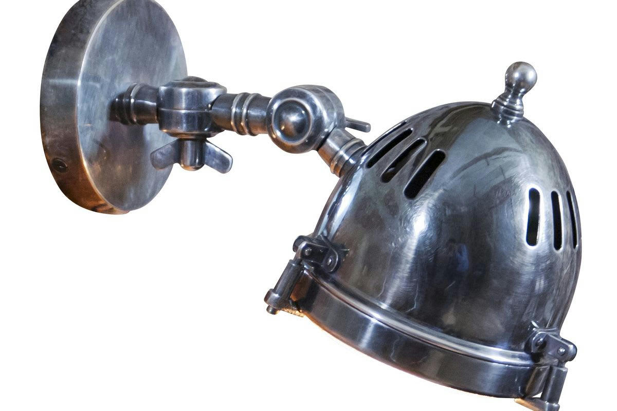 PHARE - Applique murale design en métal argenté