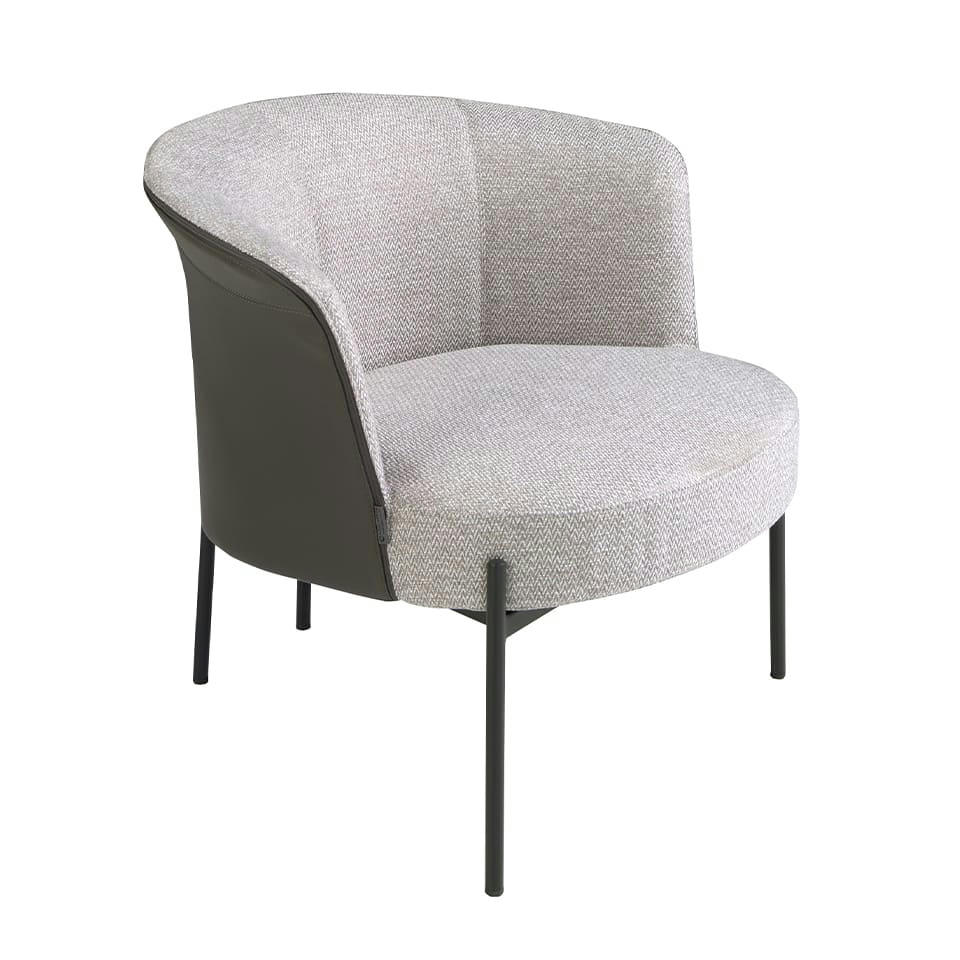- Fauteuil en tissu gris et croûte de cuir gris foncé