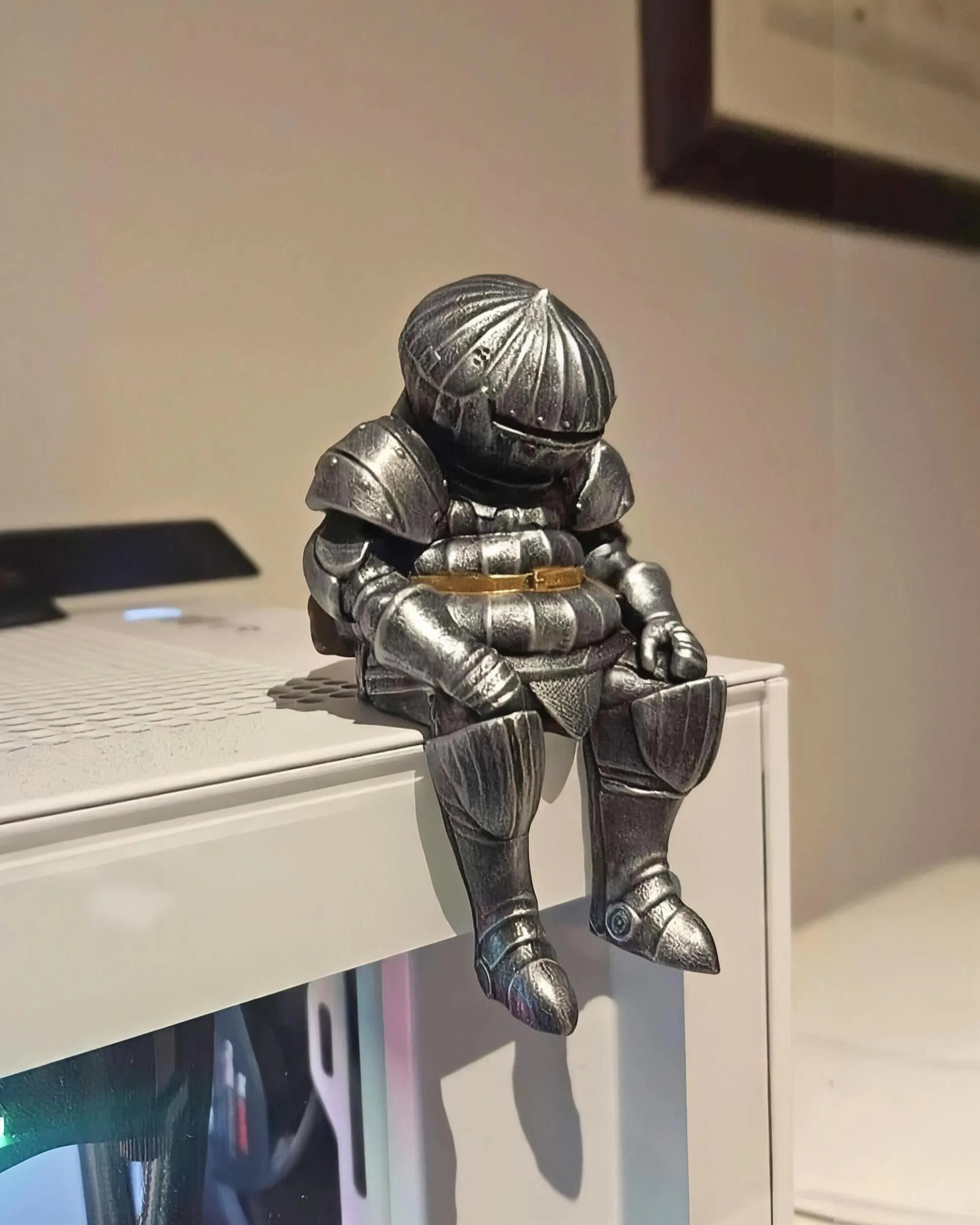 Bulb Knight Figure 4 inch – Hand Painted Resin Statue – Soulslike Fantasy Collectible Decor