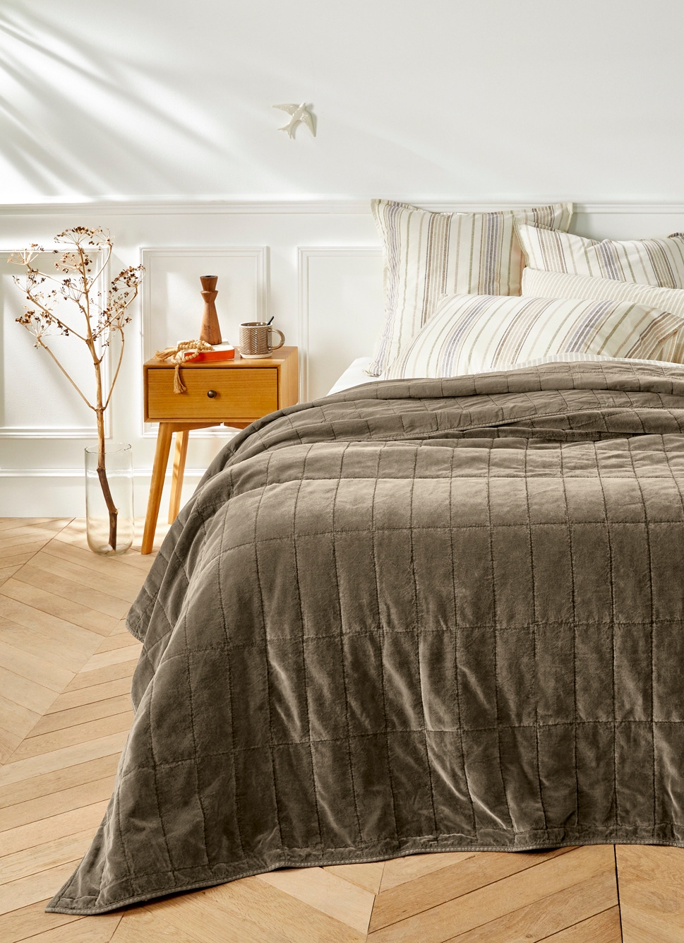 BOUT DE LIT EN VELOURS DE COTON MATELASSÉ BRUN