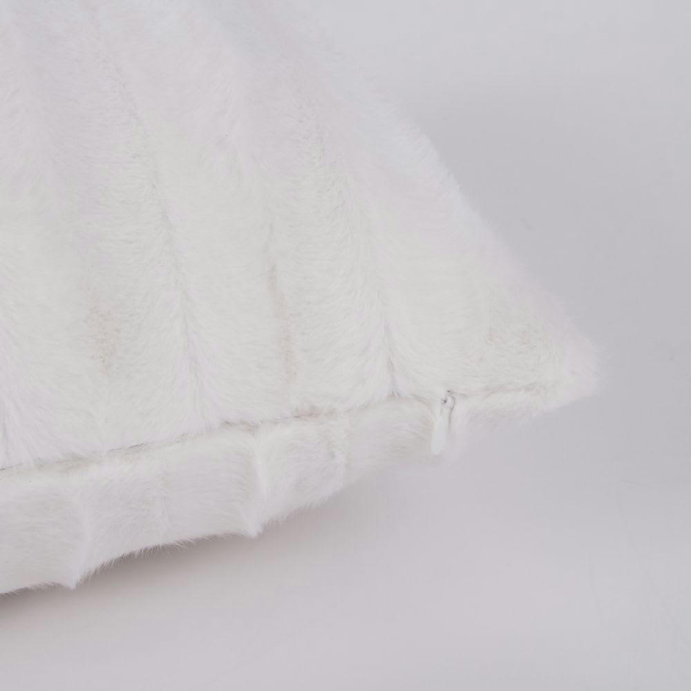 URGUN - Coussin imitation fourrure écrue 50x30