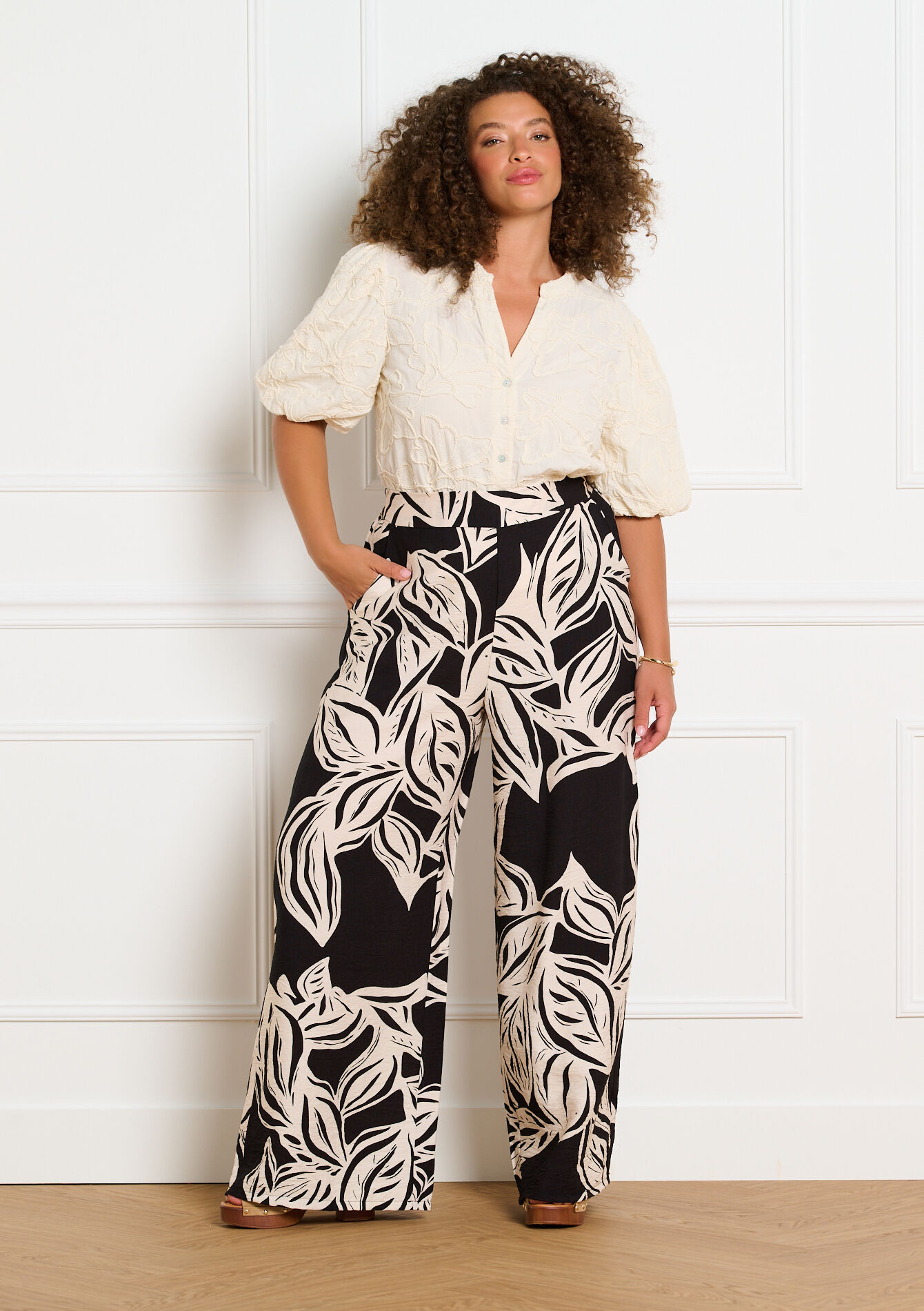 Wijde vloeiende broek met print