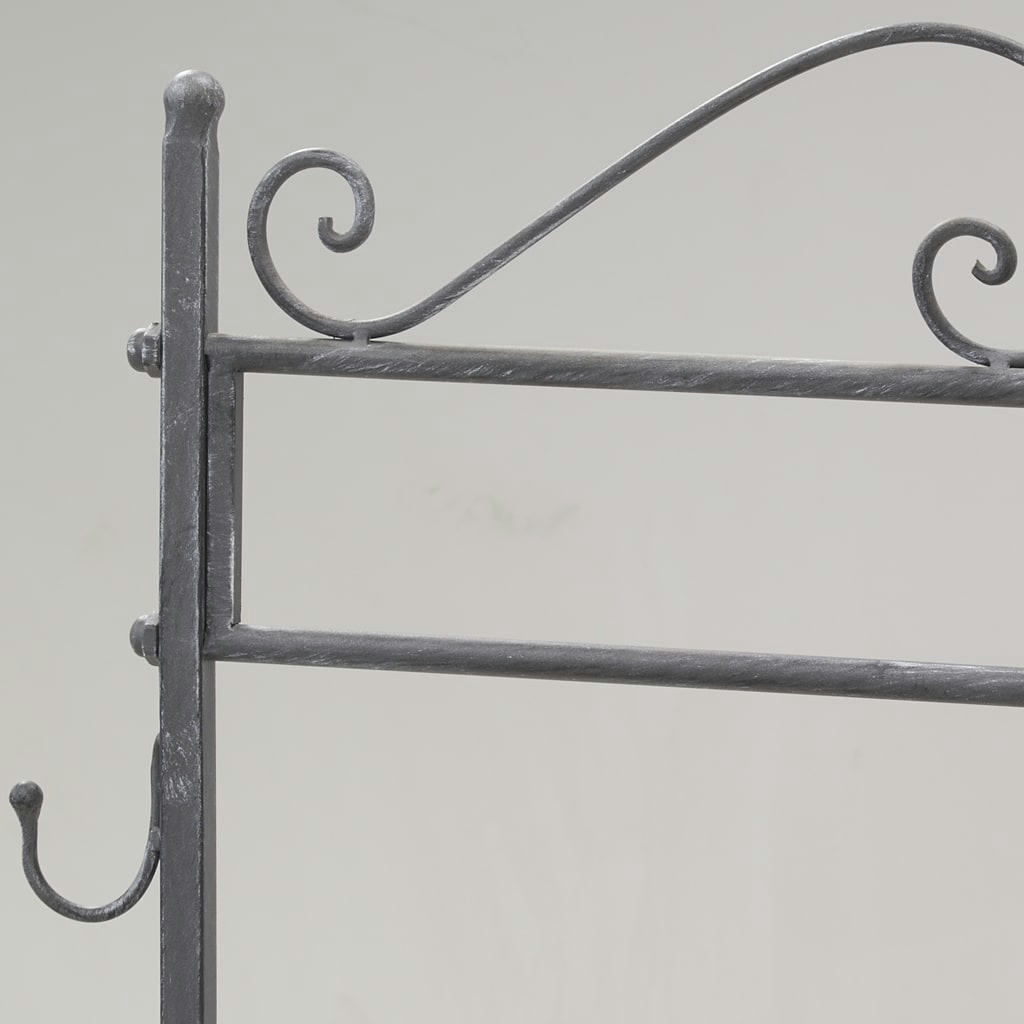 - Portant/porte-manteaux en métal gris