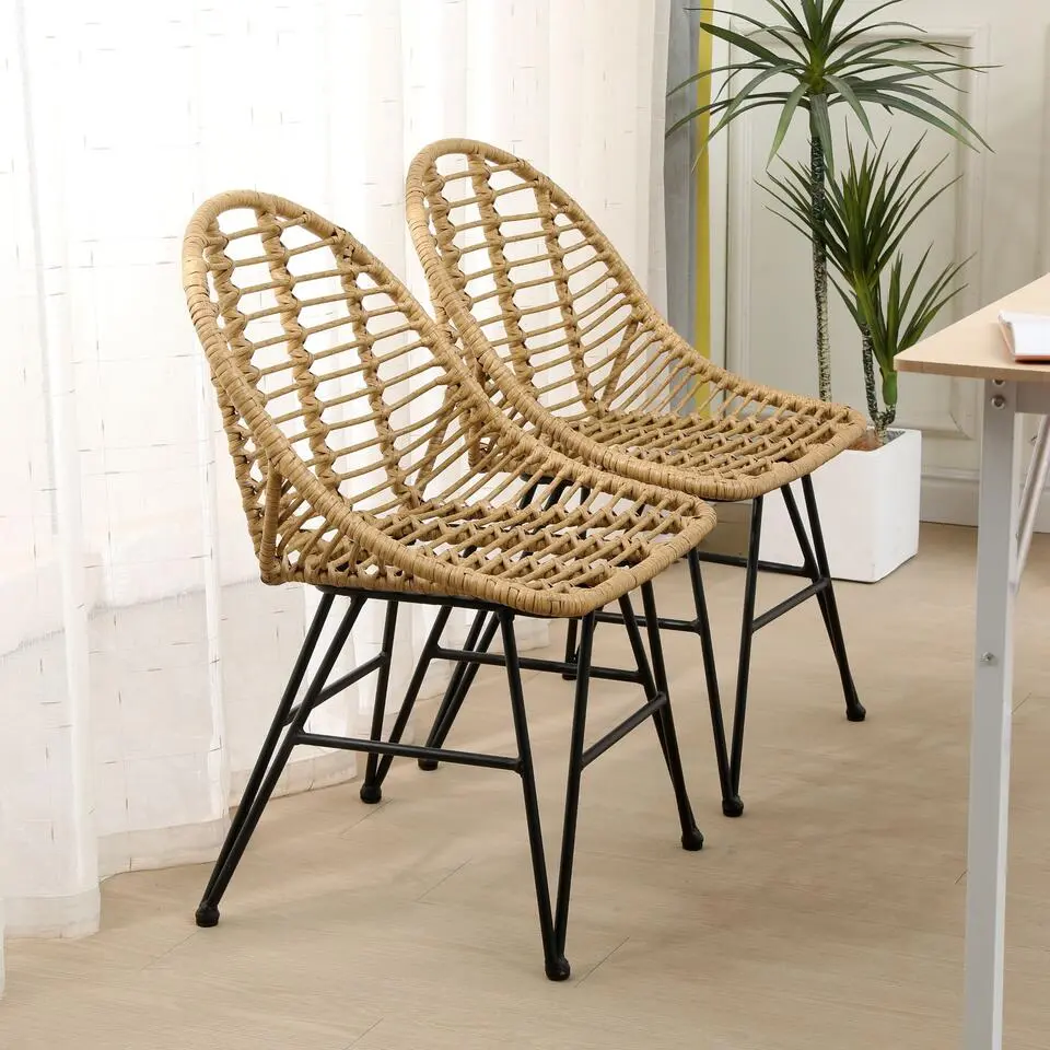 Set van 4 metalen en rotan tuinstoelen