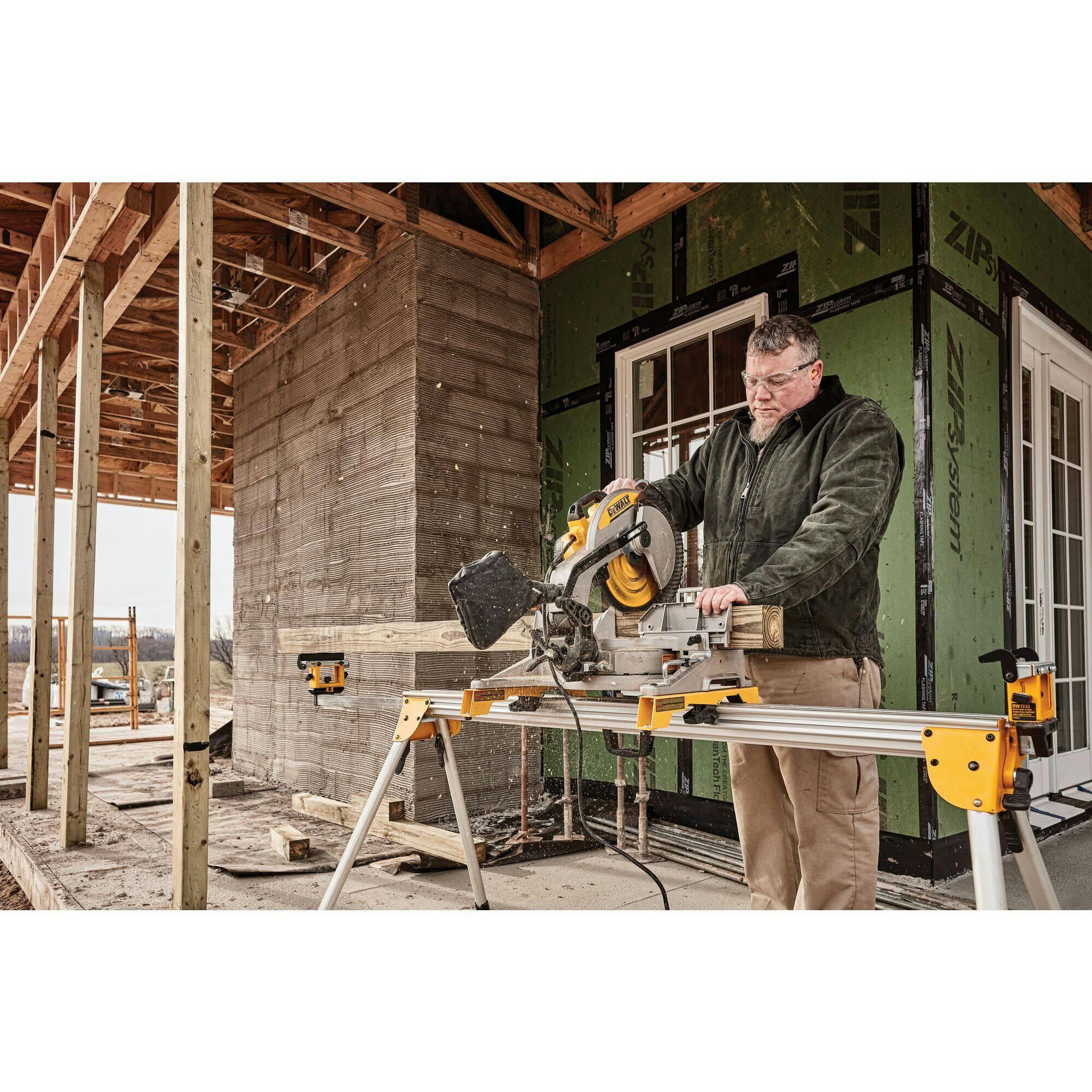DEWALT DWA11024 10-in 24T Carbide Tipped Fast Ripping Circular Saw Blade for Wood