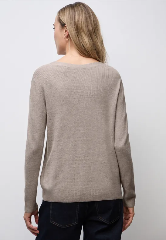 Basic V-Neck Pullover