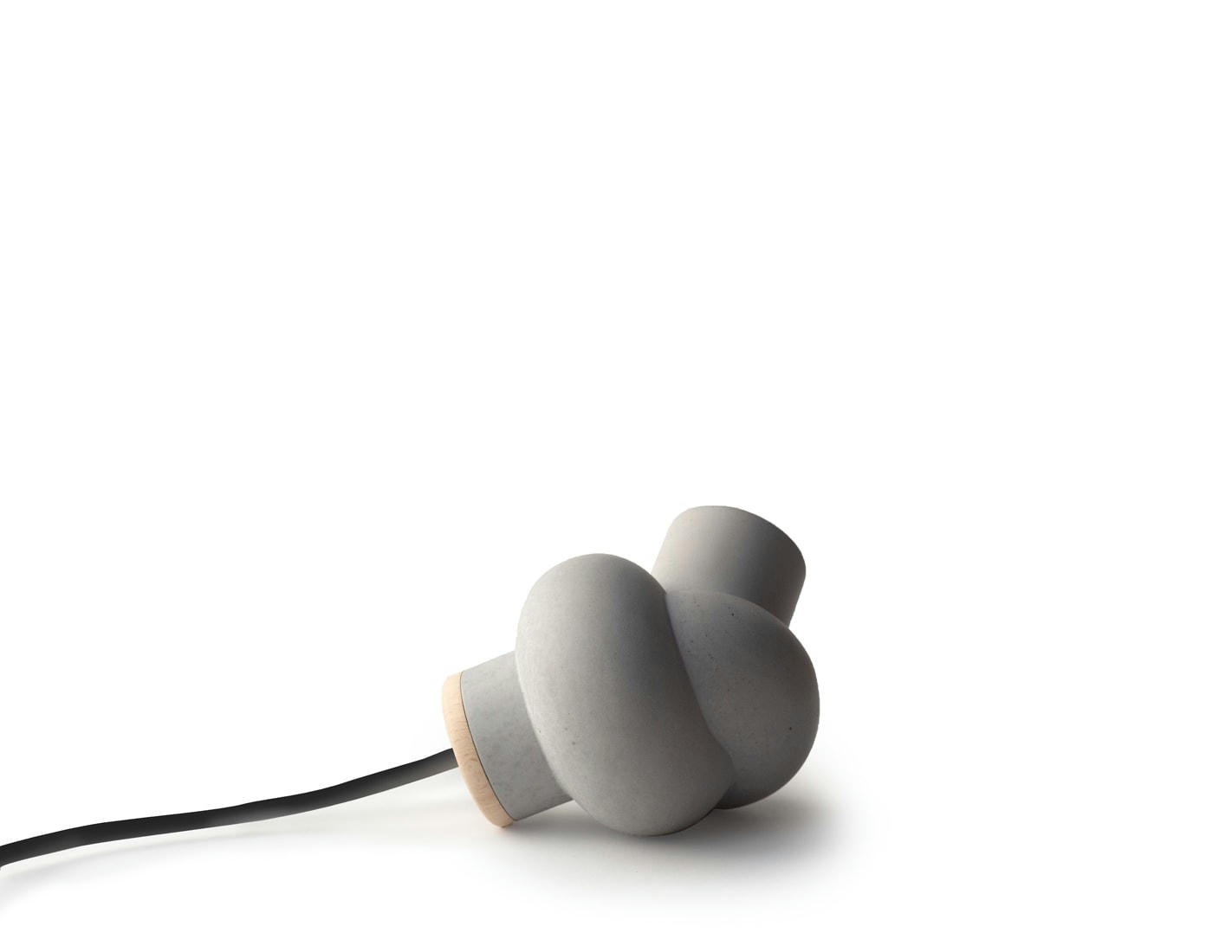 NOEUD - Lampe à poser en béton et bois cordon noir