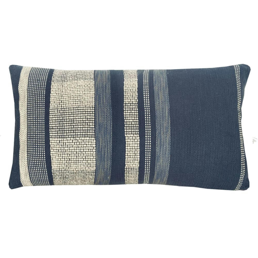 VUE SUR LA MER - Coussin rectangle texture bleu nuit 35x60