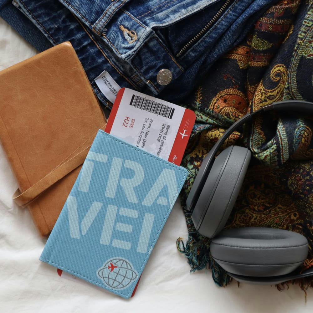 - Protège passeport plastique bleu