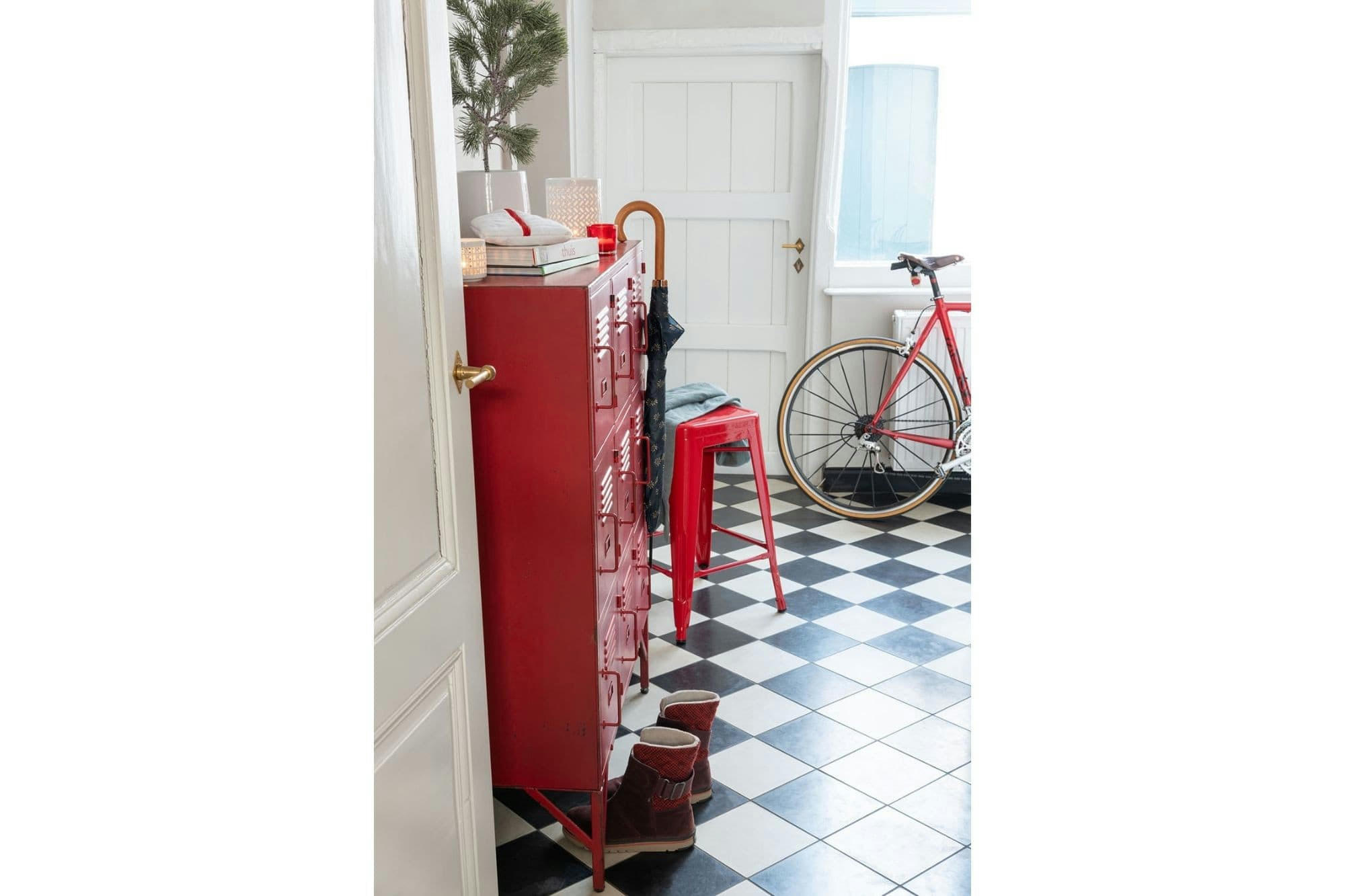 ERNESTINE - Buffet armoire industrielle 9 casiers en métal