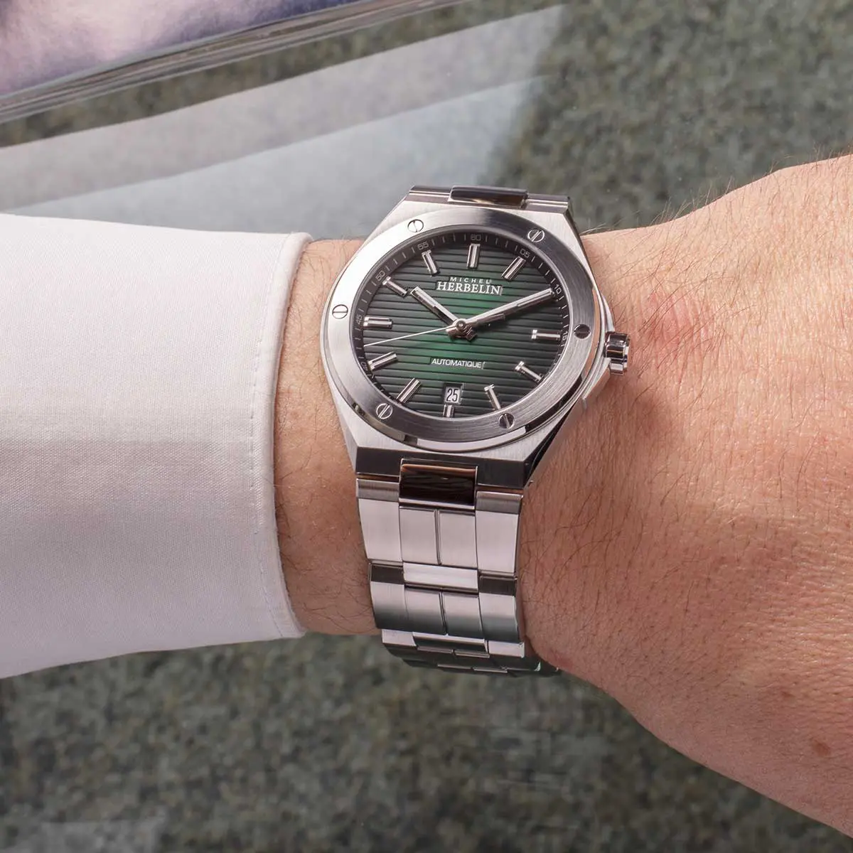 CAP CAMARAT – AUTOMATIQUE DATE – ACIER & VERT