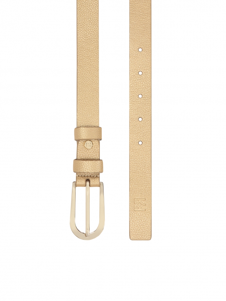 Tasteful gold belt with rounded buckle