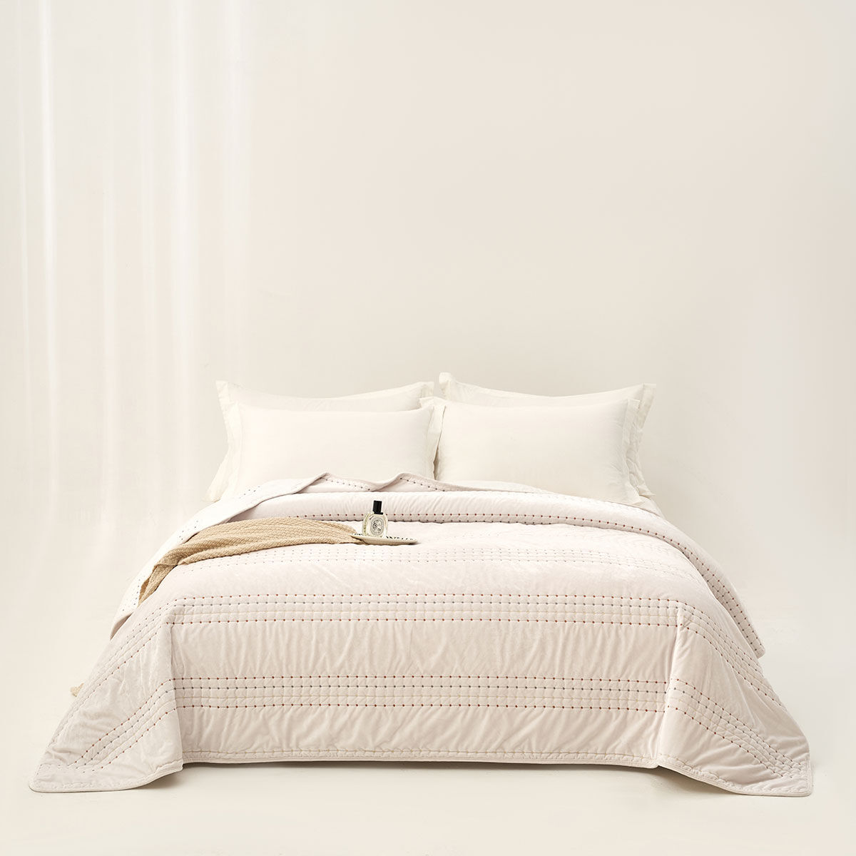 Edredão IVREA bege em veludo 220x240cm