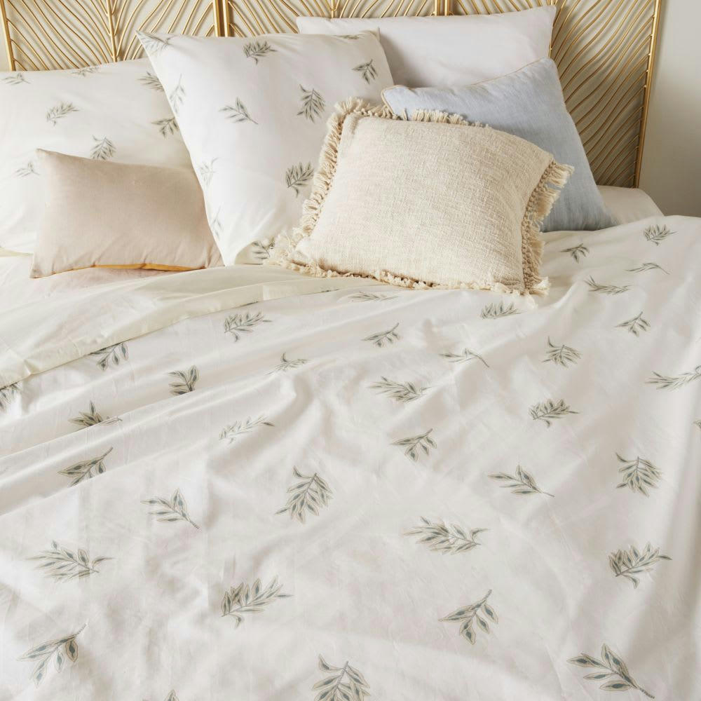 GASSIN - Parure de lit en coton bio motif végétal écru et bleu 240x260