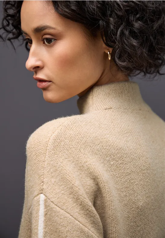Pullover mit Kontrastdetails
