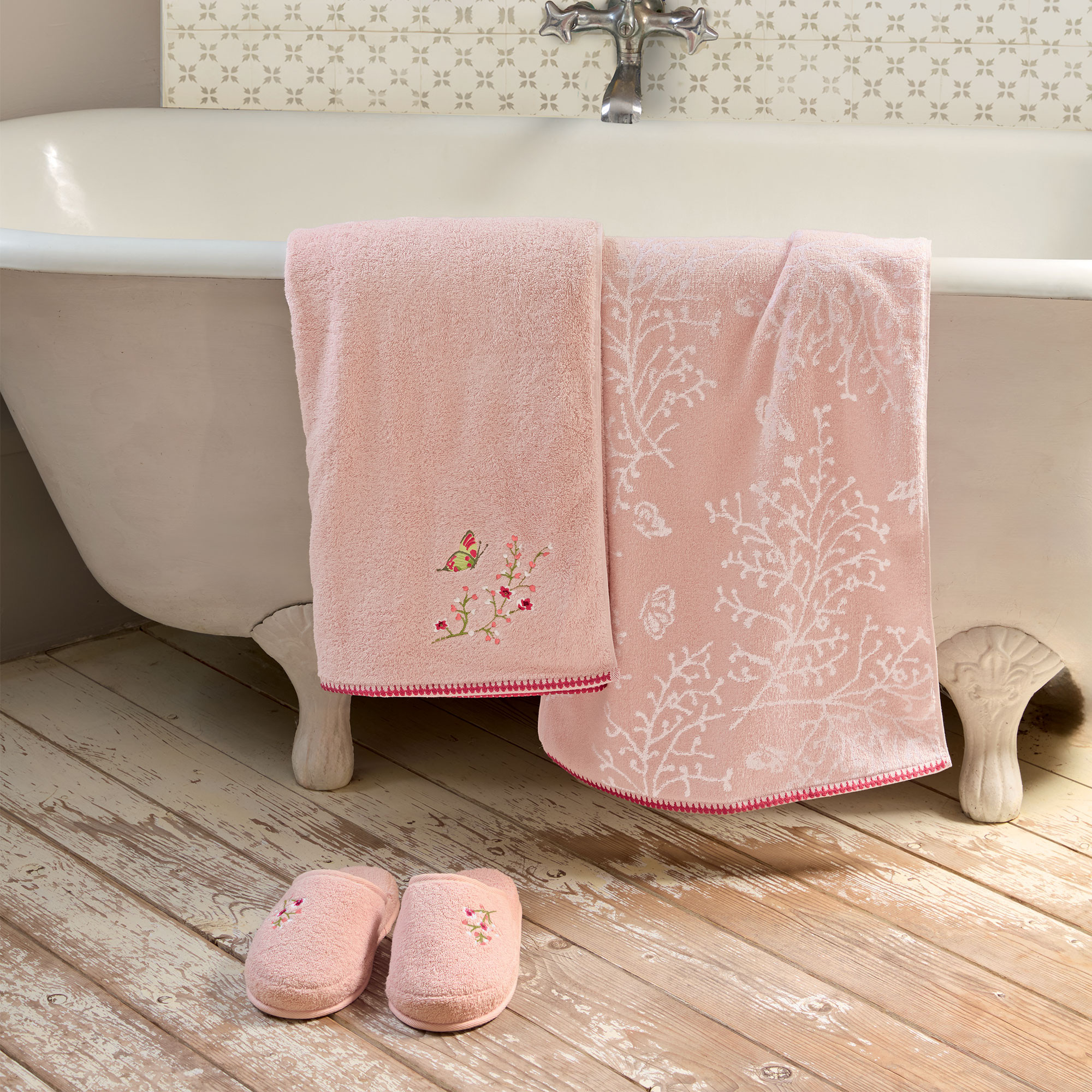 Mules brodéesValse des papillons