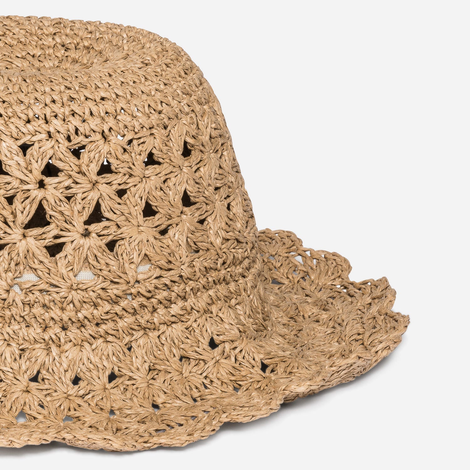 Chapeau beige tressé