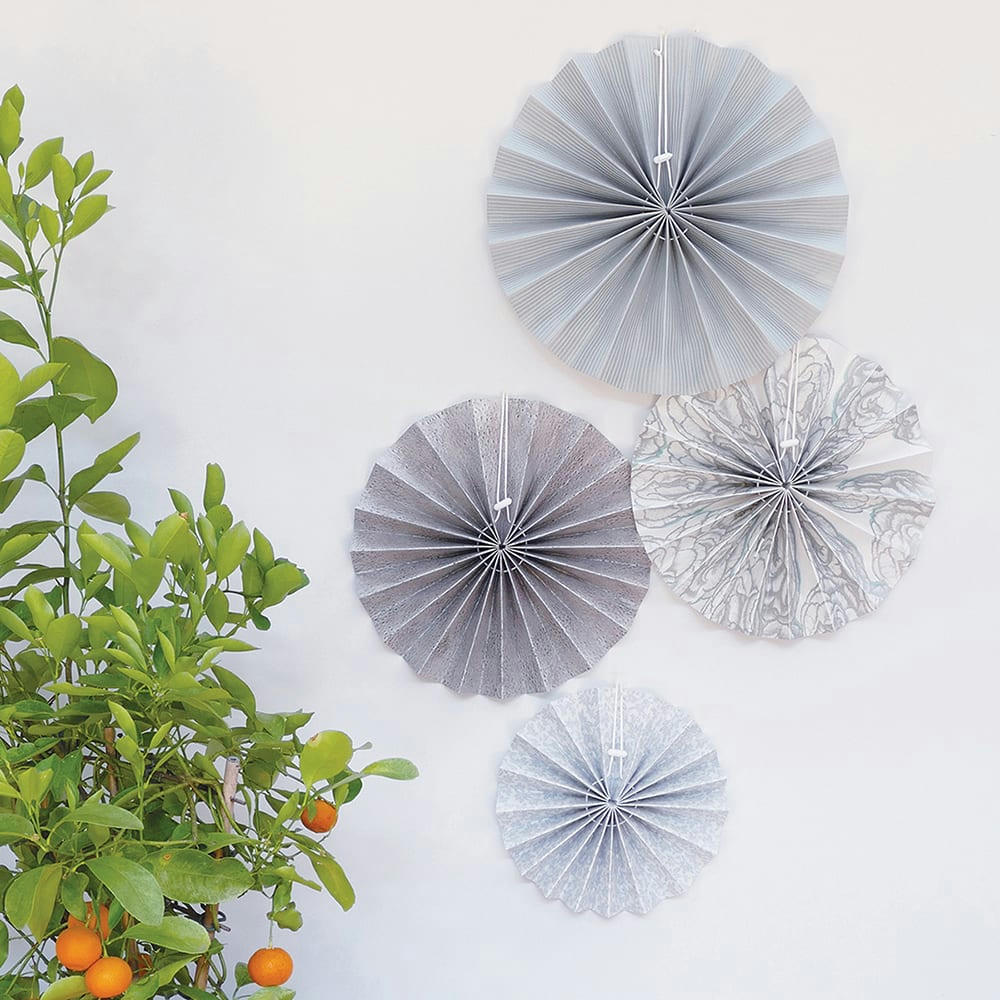 - Décorations murales en chutes de papiers peints 60 / 60 cm