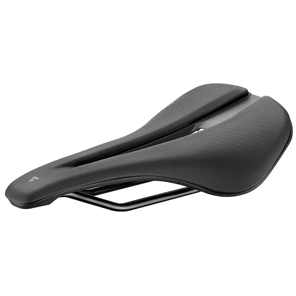 Giant Grit saddle