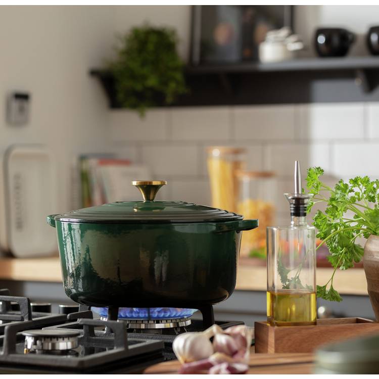 Habitat 5.3 Litre Cast Iron Casserole Dish - Green