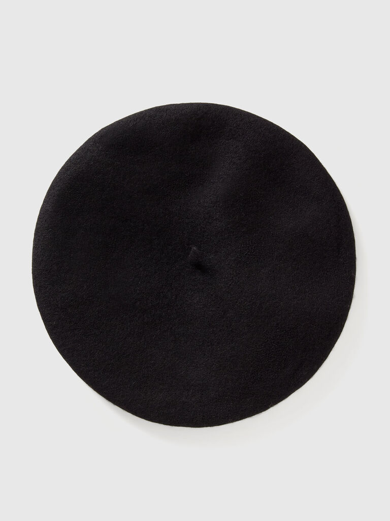 Classic beret in wool blend