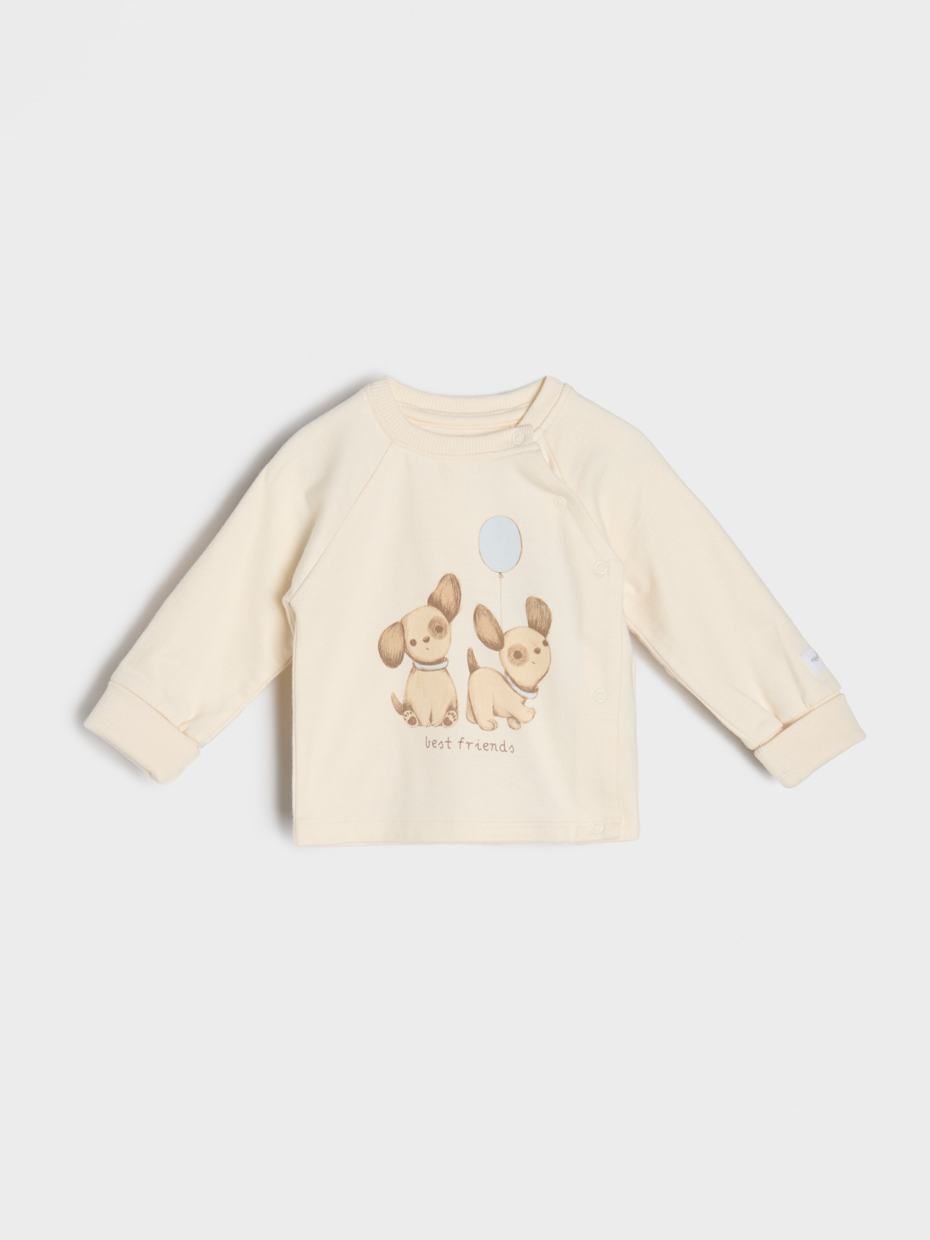 Bluza z podwiniętymi mankietami