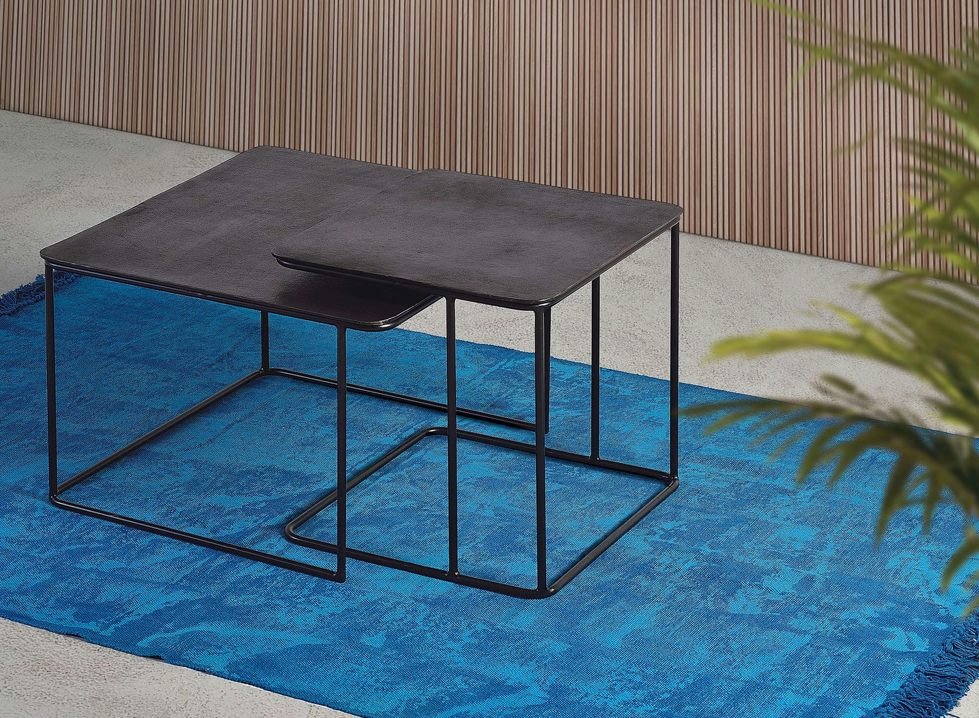 - Table basse plateau bronze et pieds métal