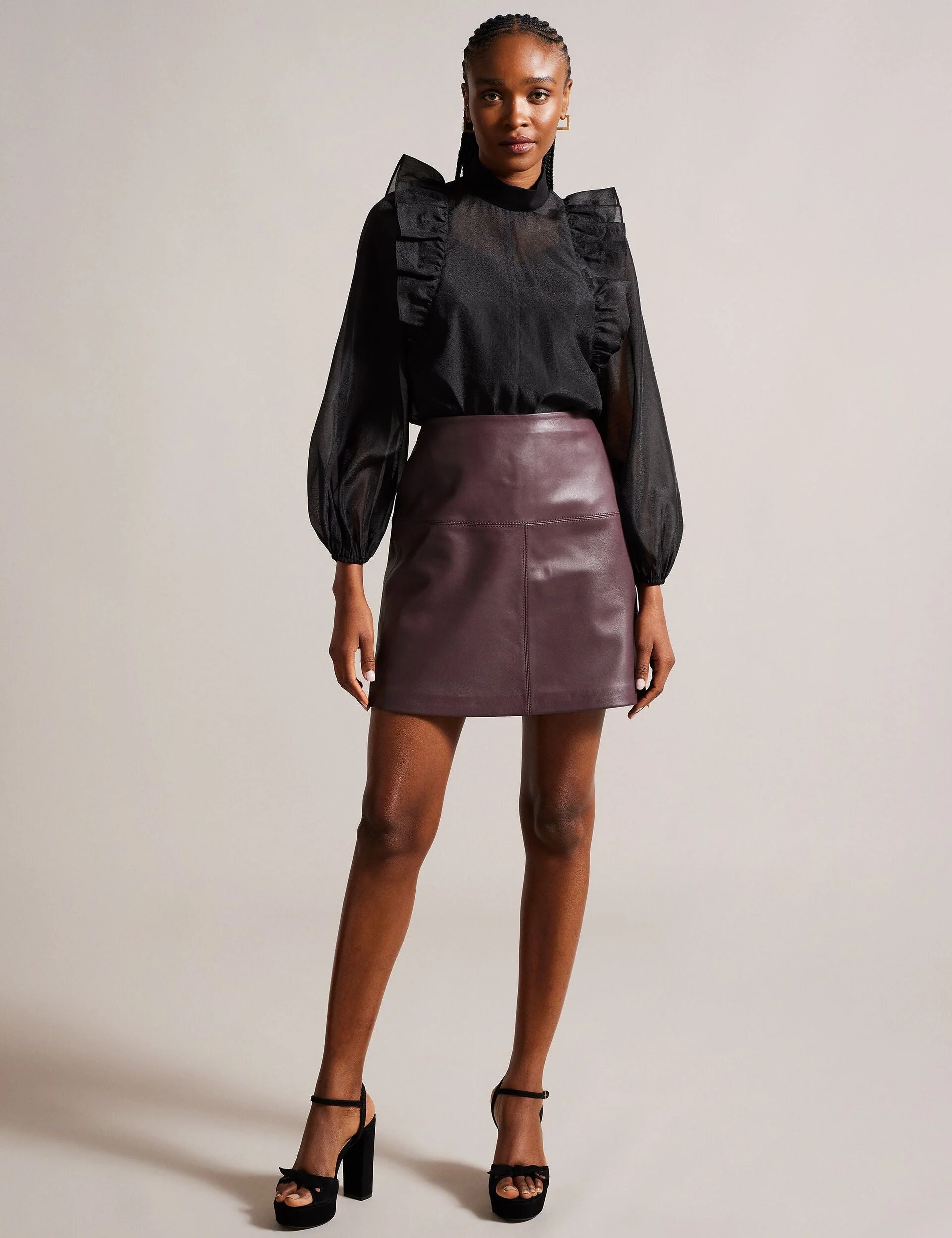 VALIAT | DARK RED