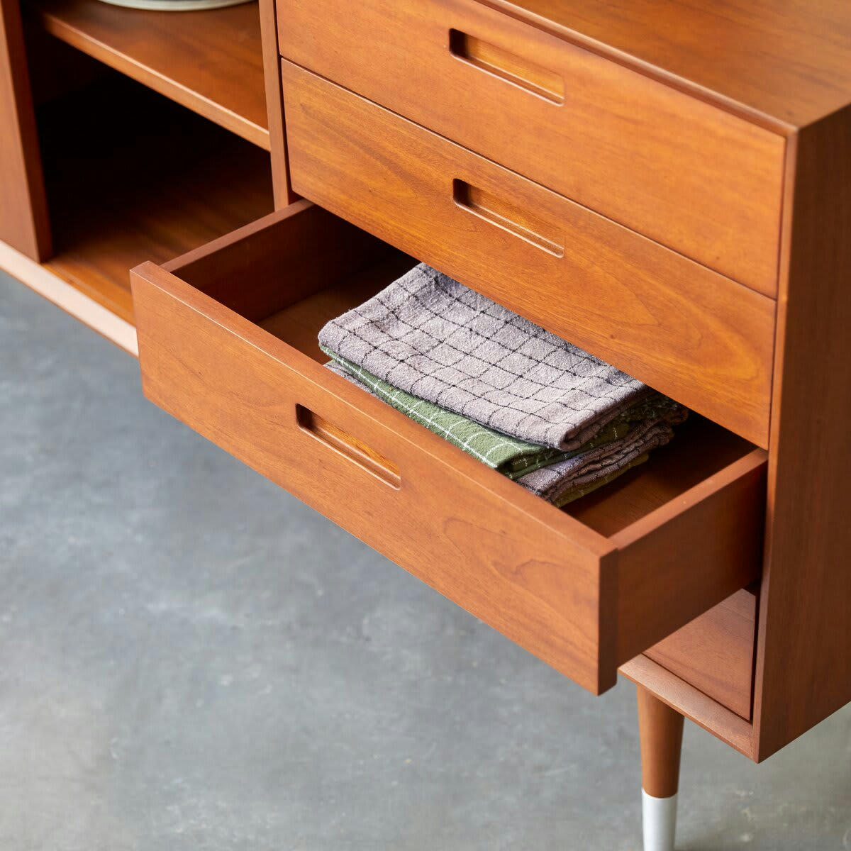 MAGDA 50'S - Buffet en acajou massif 200 cm