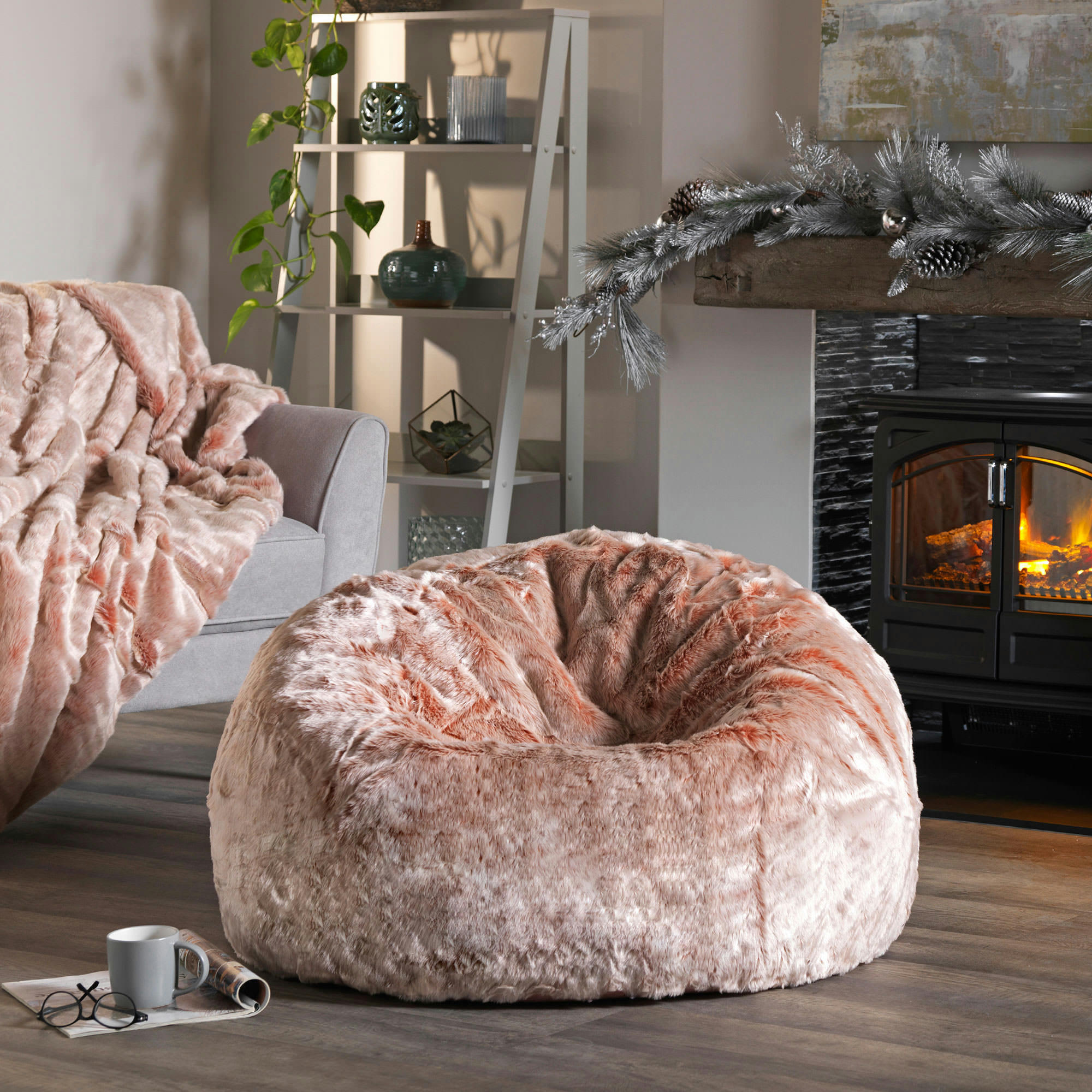 - Pouf fausse fourrure rose poudré