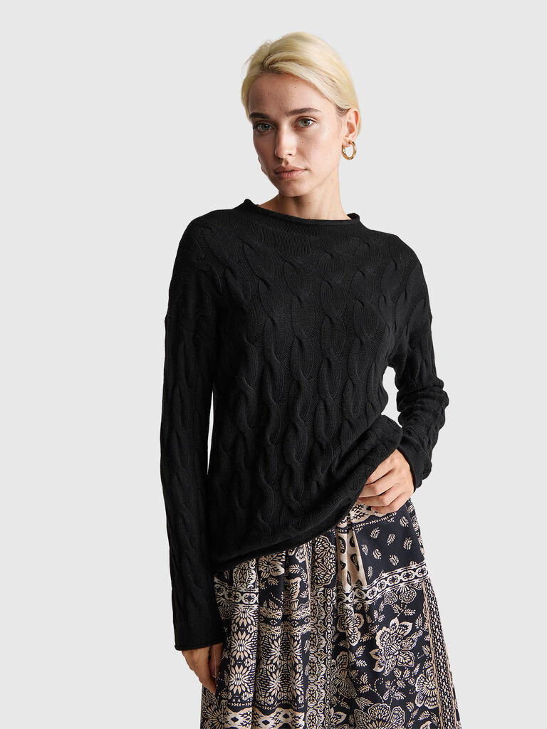 Cashmere blend sweater with cable knit