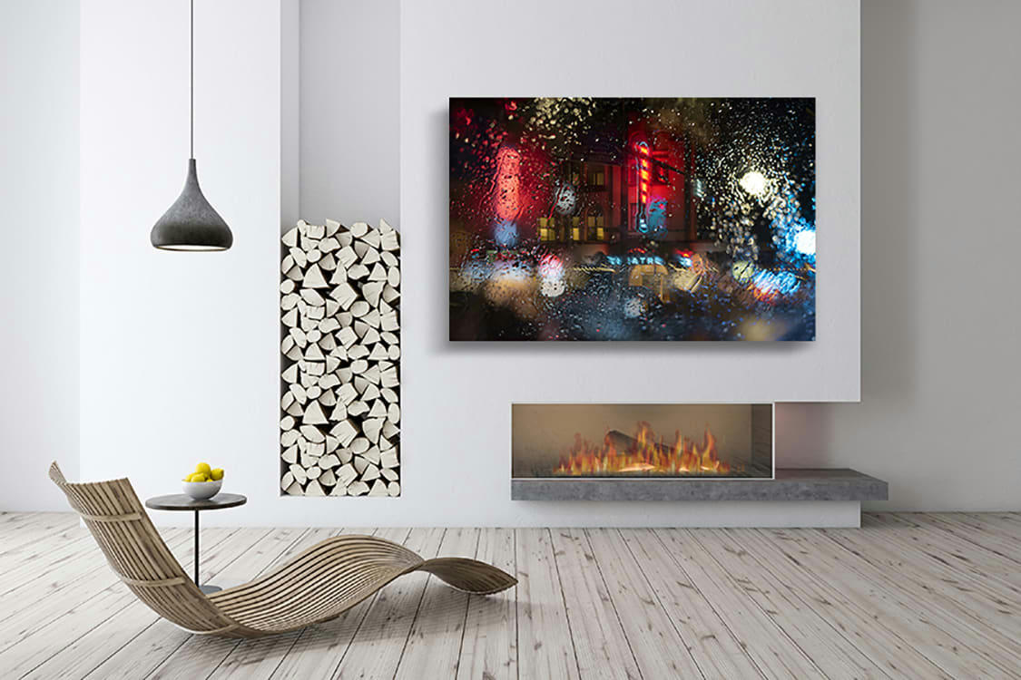 NEONS A TRAVERS LA PLUIE - Photographie d'art de Romain Farge 40x60 cm sur alu
