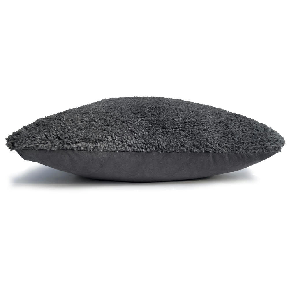 TRÉSOR - Coussin en laine capitonné massif cosy gris 50x50