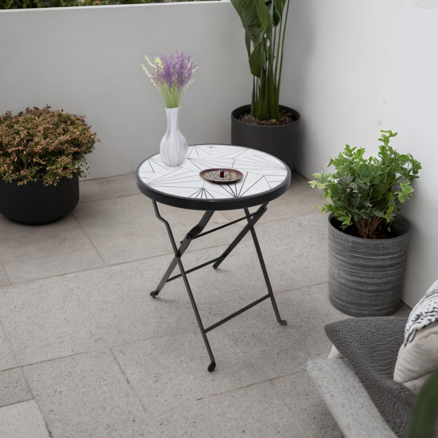 Tavolino portavaso tondo geometrico bianco