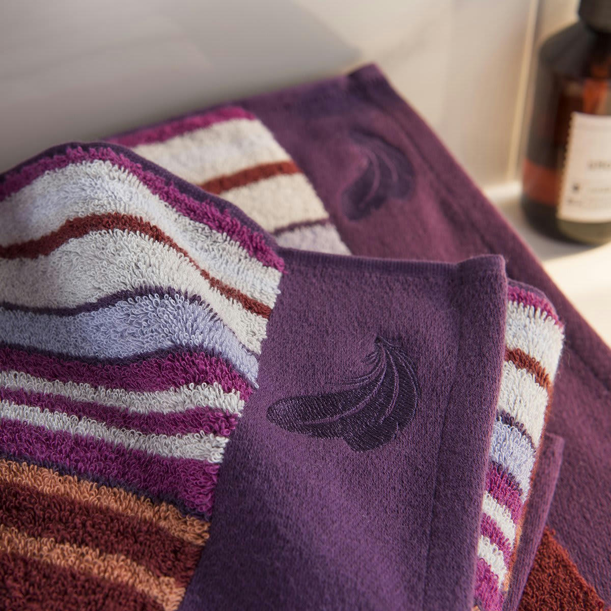 MALICE - Serviette coton violet rayé 50x100 cm