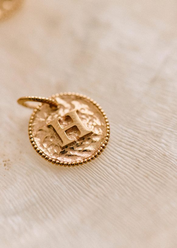 Sara Pendant - 9-carat gold - Letters A to H