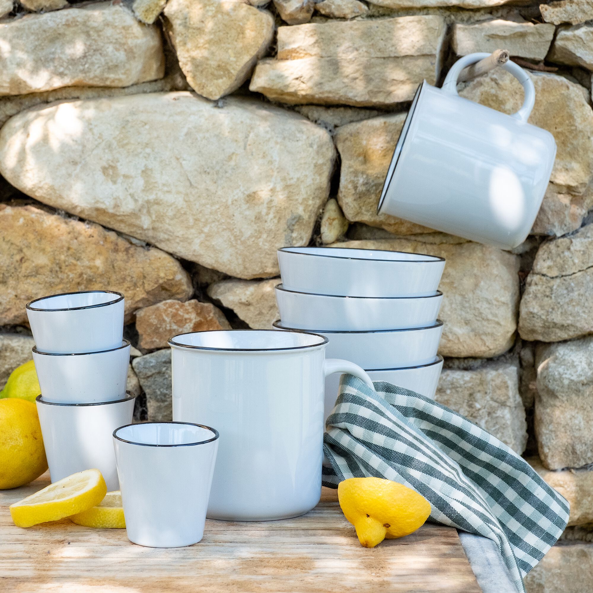 ANNE - Mug en grès avec liseré noir 68cl - blanc