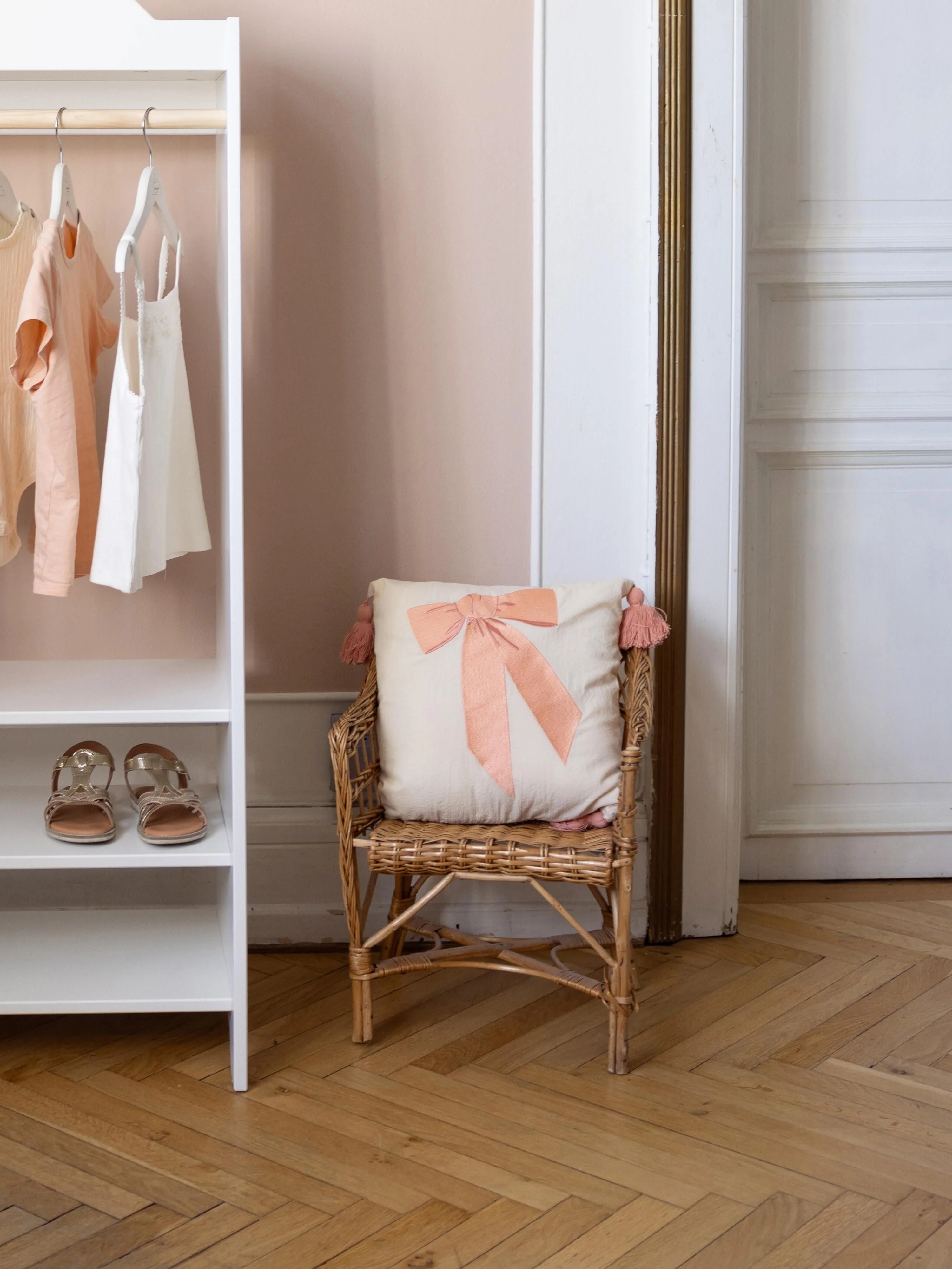 Kuschelkissen Bows aus Bio-Baumwolle mit Quasten