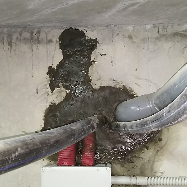 Mortier de colmatage à séchage ultra rapide (20 kg). Pour colmater les fuites d'eau dans les murs et sols. Réglage quasi immédiat