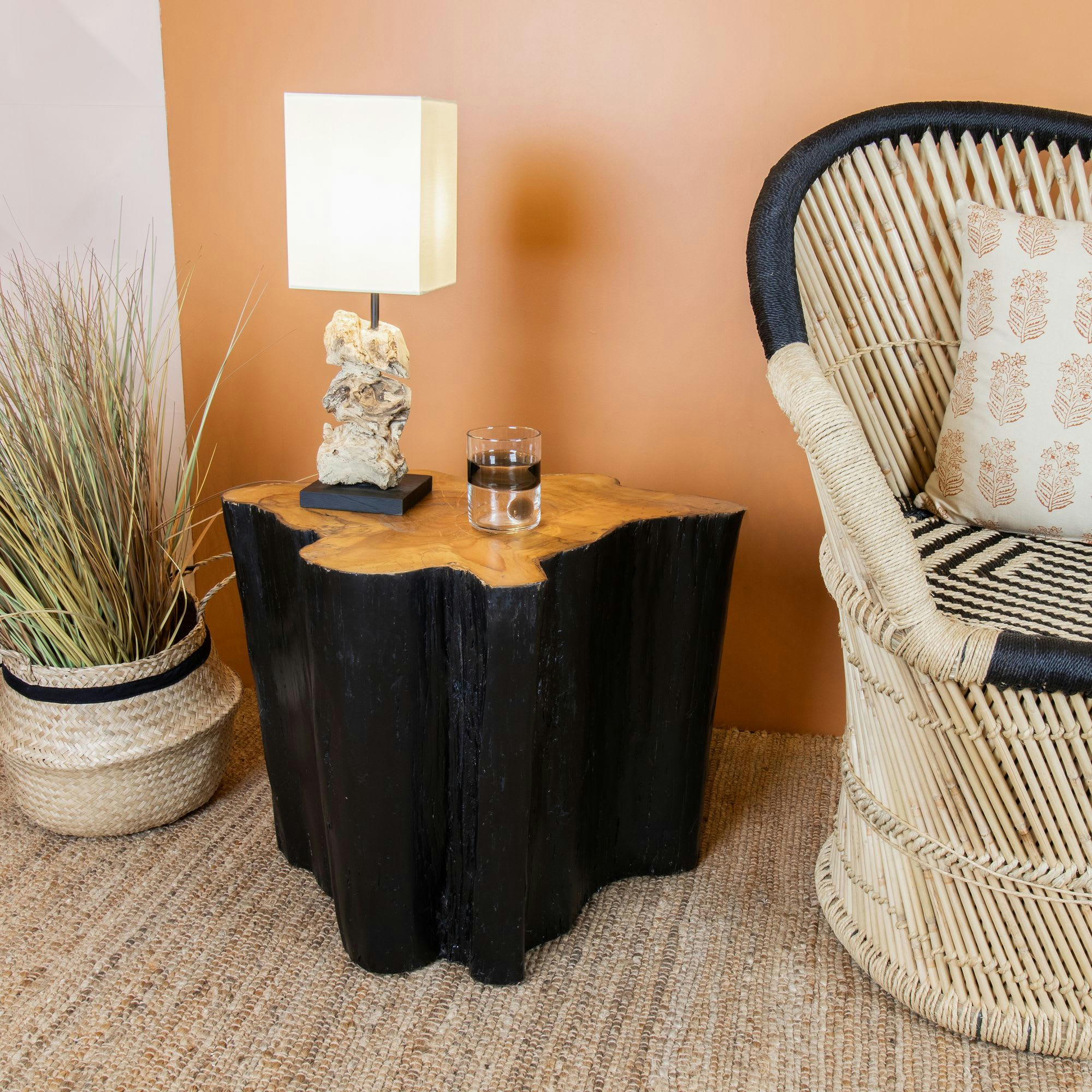 KURO - Bout de canapé en bois brûlé Ø40cm