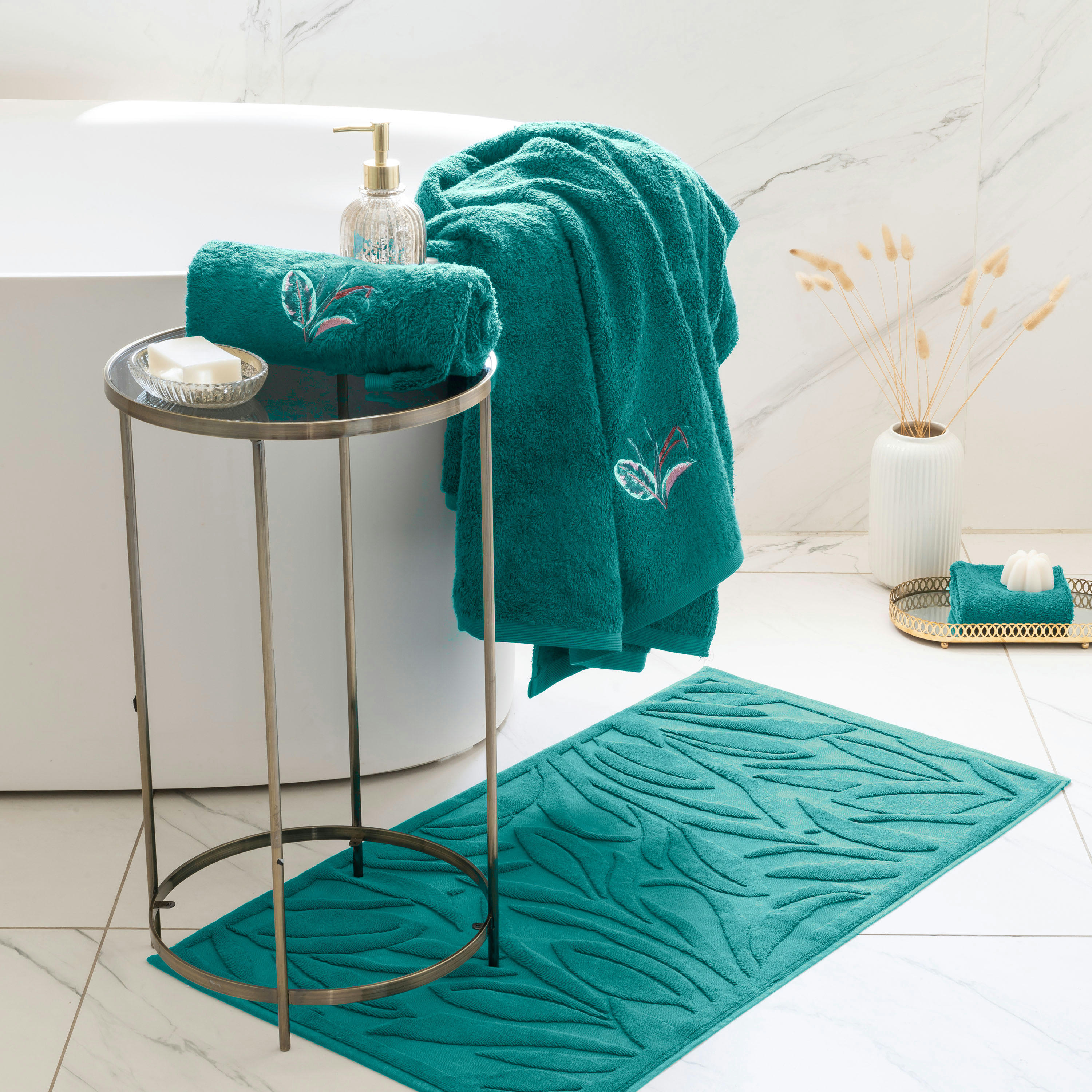 CALATHEA - Drap de bain coton brodé bouclette vert 70x120