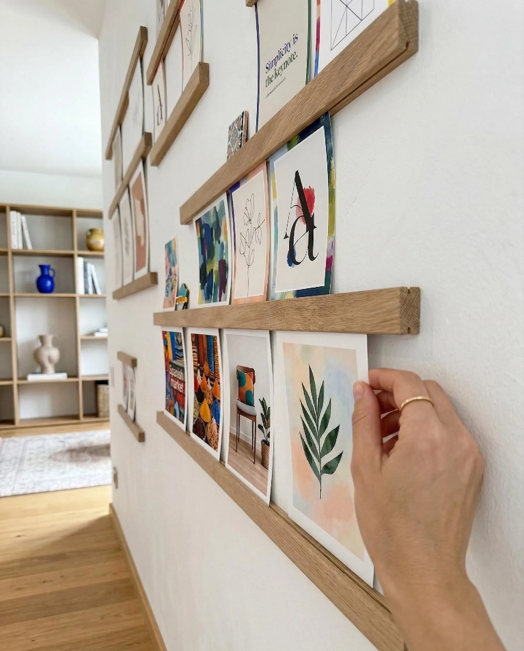 Modular picture rail system made of FSC®-certified oak – for gluing and clamping | System for pictures, photos and postcards