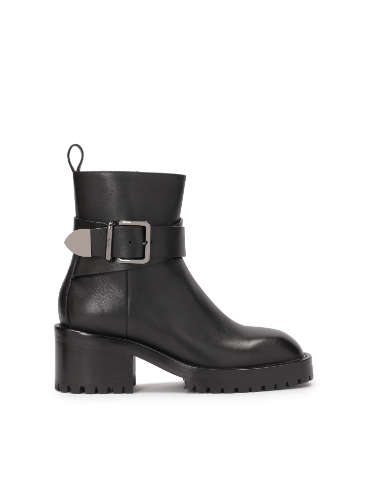 Leather boots with a wide low heel