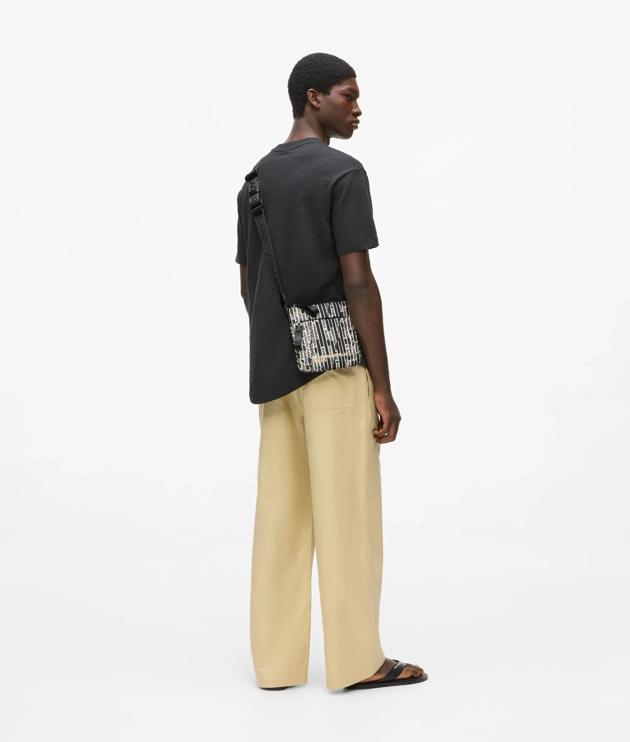 Sac à bandoulière en nylon avec logo linéaire