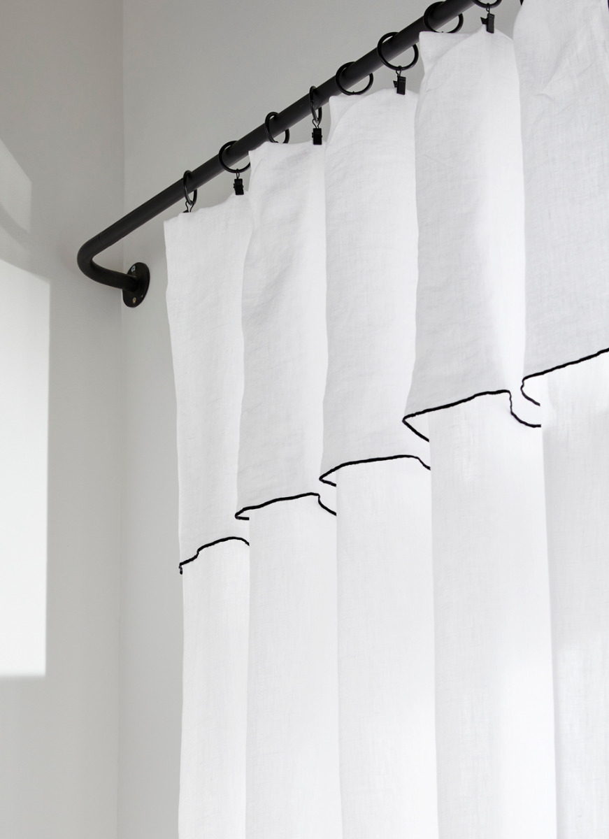 RIDEAU EN LIN LAVÉ ET BOURDON BLANC