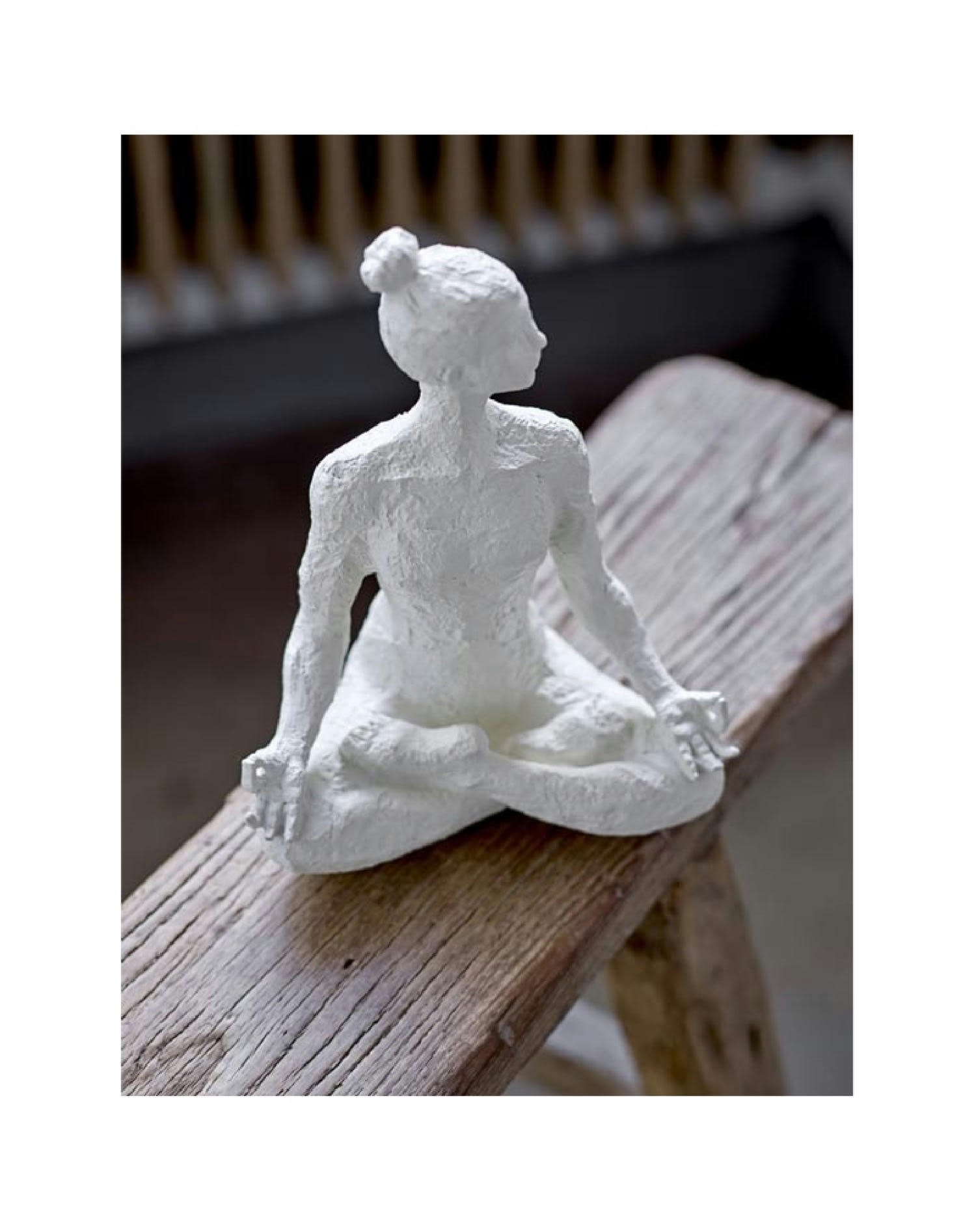ADALINA - Statuette décorative en polyrésine blanche